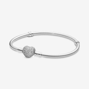 Brazalete Pandora Moments cadena de serpiente con broche de corazón centelleante